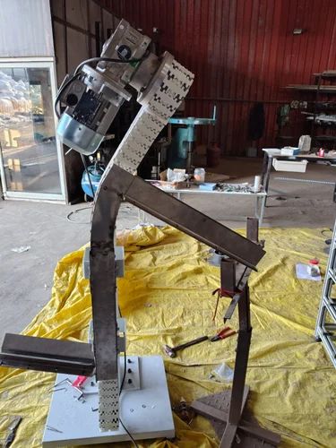 Vertical Conveyor Machine